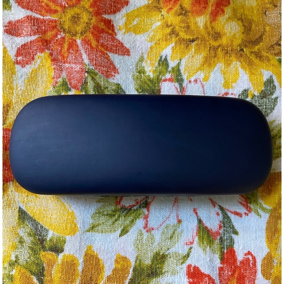 Dolabany Clamshell Eyeglass Case - Picture 4 of 6